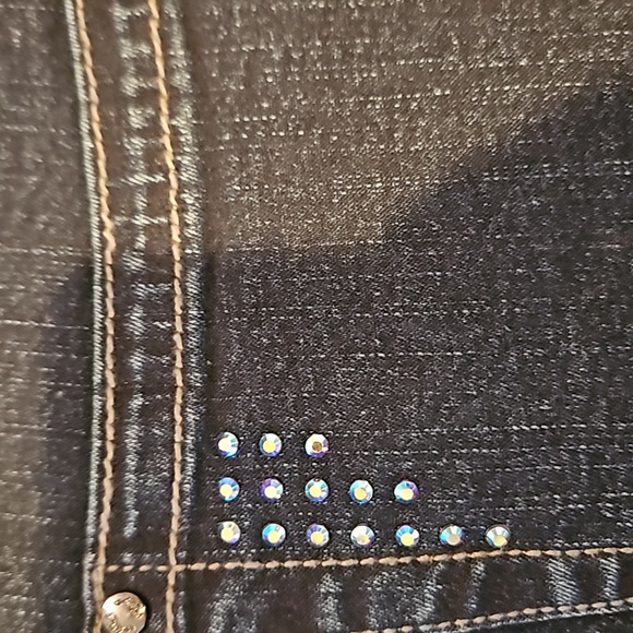 🆕️NWT Rhinestone Denim Capris - Picture 6 of 8